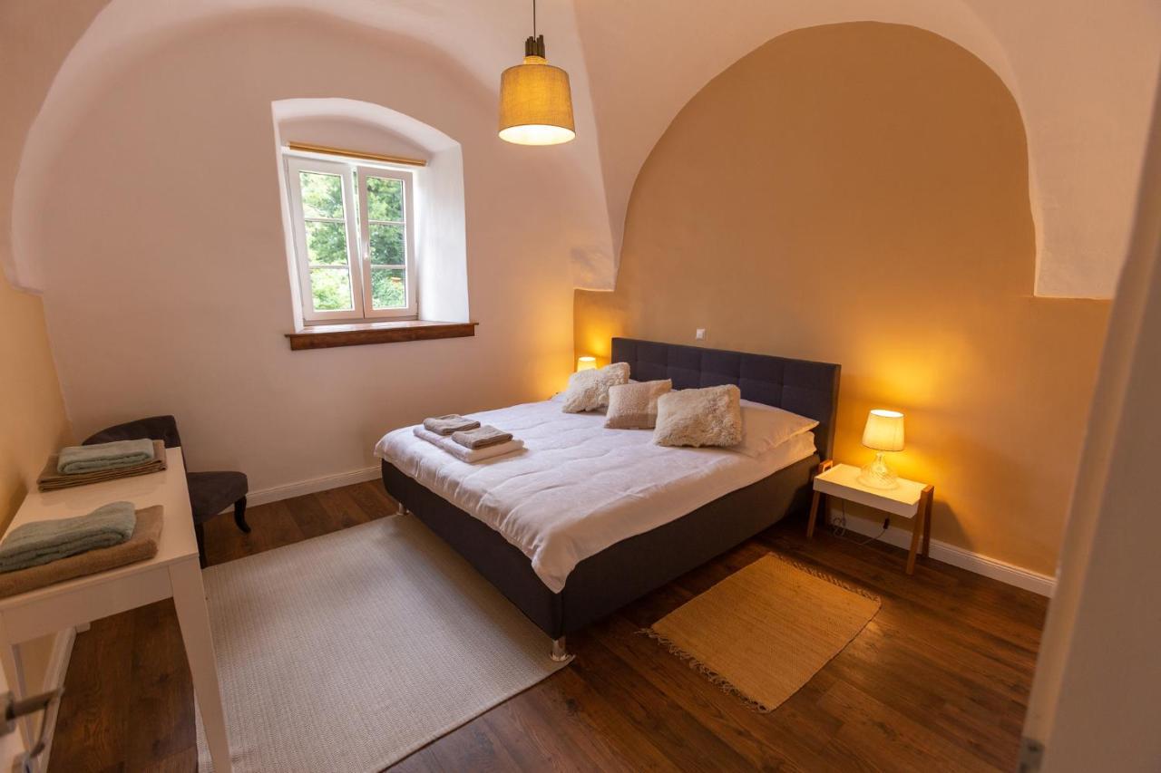 Pferdegut Schloss Treffen Apartments Gortschach  Bagian luar foto