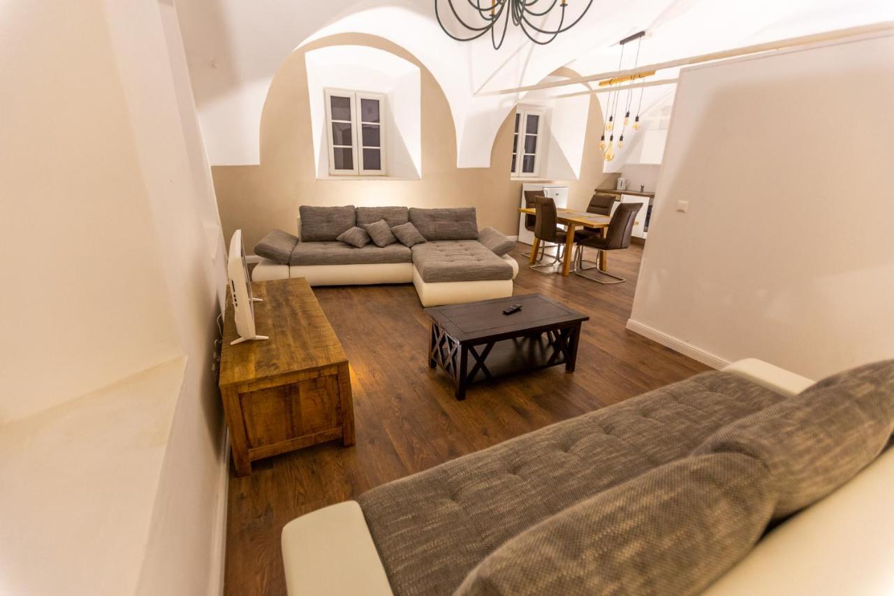 Pferdegut Schloss Treffen Apartments Gortschach  Bagian luar foto