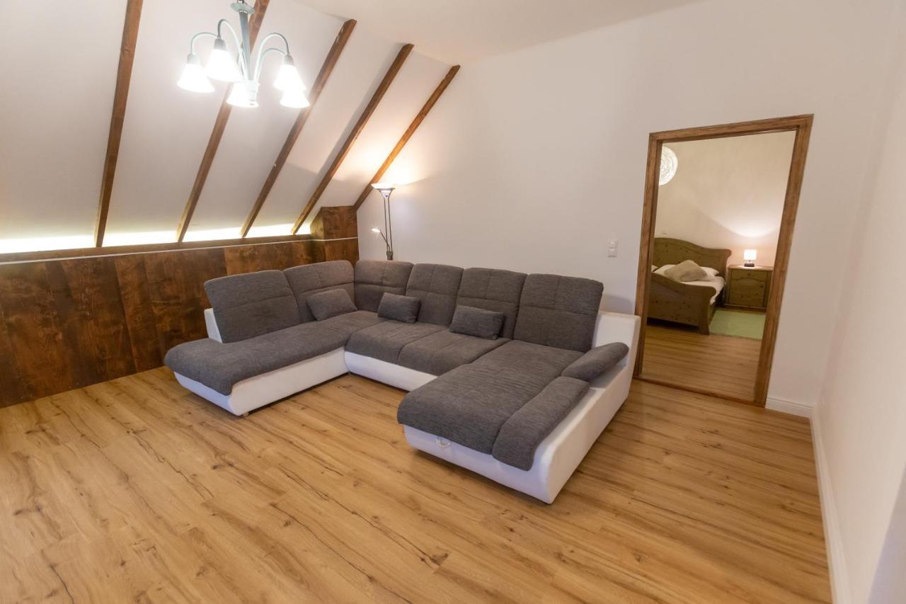 Pferdegut Schloss Treffen Apartments Gortschach  Bagian luar foto