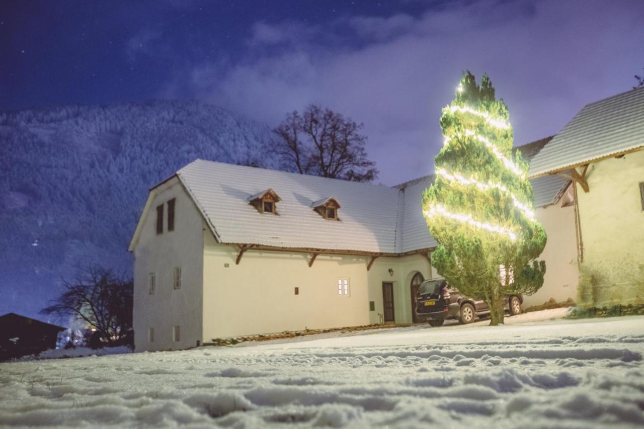Pferdegut Schloss Treffen Apartments Gortschach  Bagian luar foto